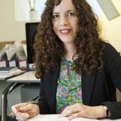 Professor Laura Itzhaki